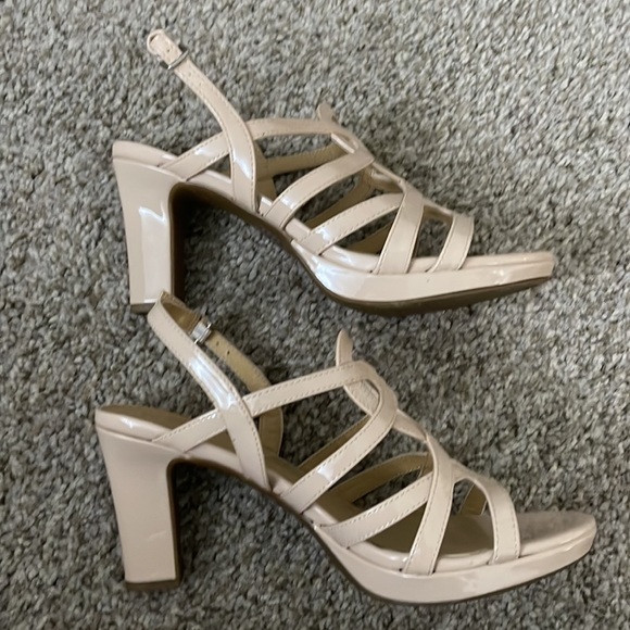 NATURALIZER | Strappy Sandals - Picture 3 of 9